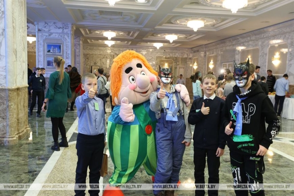 Волшебная "Академия времени": новогоднее представление для детей прошло во Дворце Независимости Волшебная "Академия времени": новогоднее представление для детей прошло во Дворце Независимости