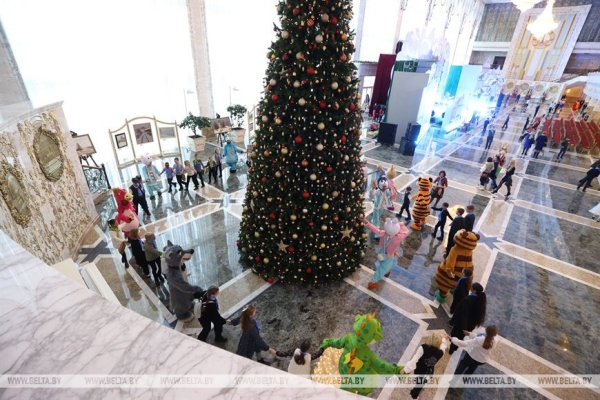 Волшебная "Академия времени": новогоднее представление для детей прошло во Дворце Независимости Волшебная "Академия времени": новогоднее представление для детей прошло во Дворце Независимости