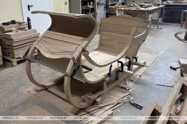 Сани для Первого, или Как пинские мастера изготовили эксклюзивный подарок Президенту