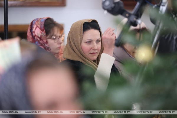 ФОТОФАКТ: От Сочельника - к Рождеству. Праздничные богослужения начались в православных храмах ФОТОФАКТ: От Сочельника - к Рождеству. Праздничные богослужения начались в православных храмах