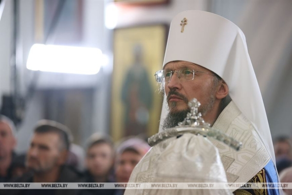 ФОТОФАКТ: От Сочельника - к Рождеству. Праздничные богослужения начались в православных храмах ФОТОФАКТ: От Сочельника - к Рождеству. Праздничные богослужения начались в православных храмах