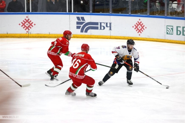 Хоккейная команда Президента Беларуси одержала третью победу в играх любительского турнира Хоккейная команда Президента Беларуси одержала третью победу в играх любительского турнира