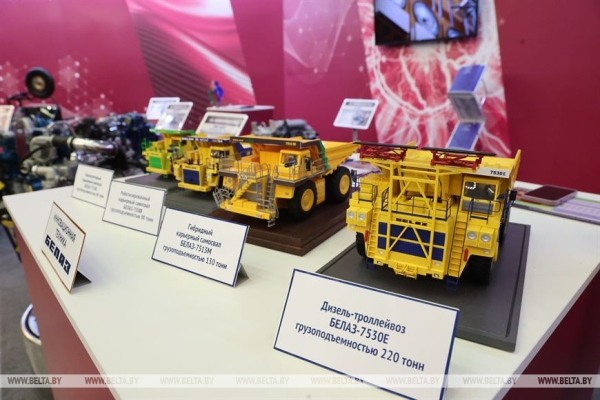 Электрокары, ноутбуки, лекарства от рака. Чем удивила "Беларусь интеллектуальная"