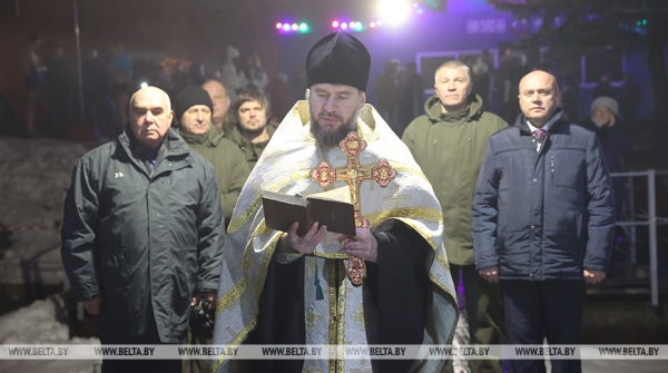 ФОТОРЕПОРТАЖ: Крещенские купания проходят в Беларуси