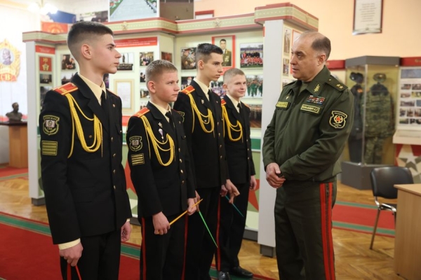 Вольфович на встрече с суворовцами: необходимо всегда оставаться патриотом своей страны