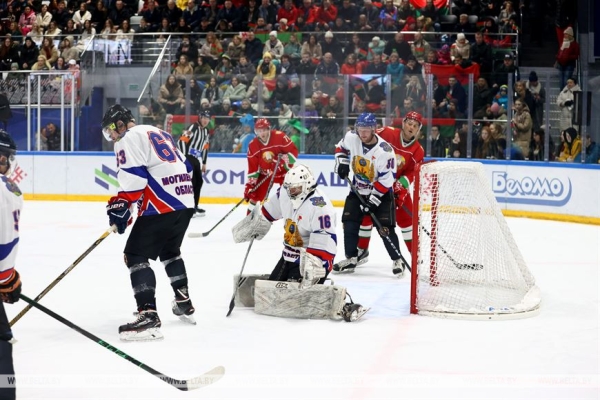 Хоккейная команда Президента Беларуси одержала третью победу в играх любительского турнира Хоккейная команда Президента Беларуси одержала третью победу в играх любительского турнира