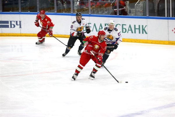 Хоккейная команда Президента Беларуси одержала третью победу в играх любительского турнира Хоккейная команда Президента Беларуси одержала третью победу в играх любительского турнира