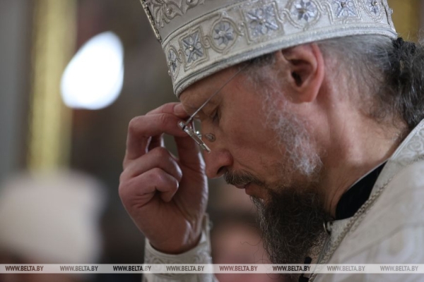ФОТОФАКТ: От Сочельника - к Рождеству. Праздничные богослужения начались в православных храмах ФОТОФАКТ: От Сочельника - к Рождеству. Праздничные богослужения начались в православных храмах