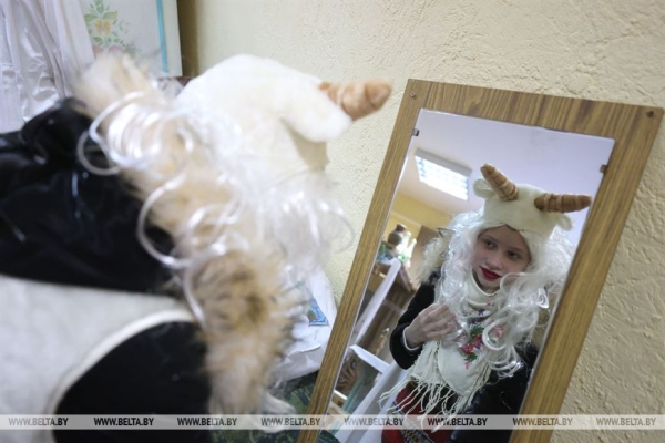 Песни, гадания и оберег от одиночества: старинный колядный обряд возродили в Могилевском районе Песни, гадания и оберег от одиночества: старинный колядный обряд возродили в Могилевском районе