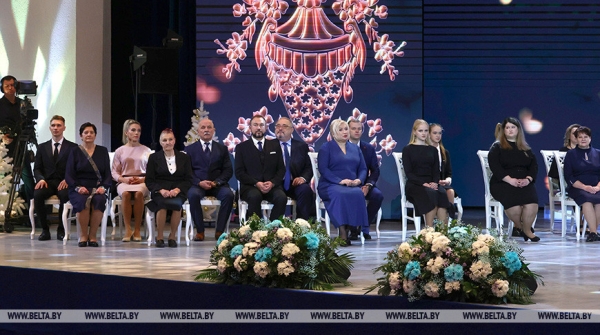 Лукашенко призвал беречь чистоту родного языка и не впускать в свой дом чужеродные традиции