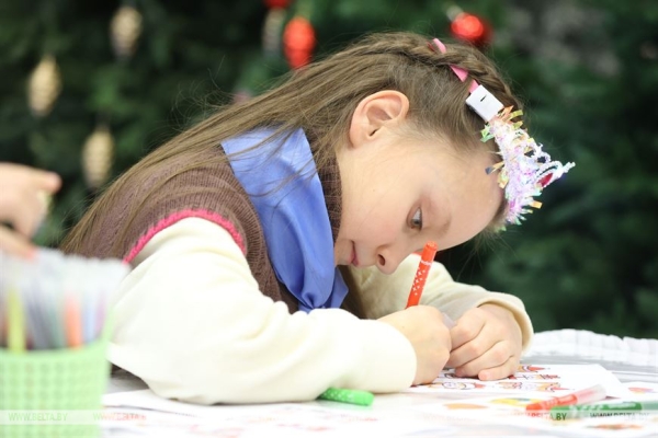 Волшебная "Академия времени": новогоднее представление для детей прошло во Дворце Независимости Волшебная "Академия времени": новогоднее представление для детей прошло во Дворце Независимости