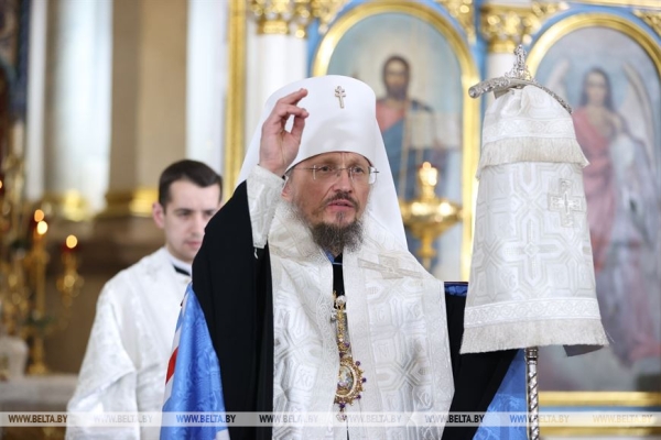 ФОТОФАКТ: От Сочельника - к Рождеству. Праздничные богослужения начались в православных храмах ФОТОФАКТ: От Сочельника - к Рождеству. Праздничные богослужения начались в православных храмах