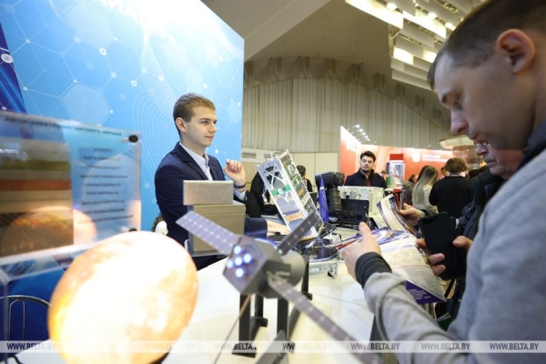 Рубежи Родины, шанс для беглых, новые реалии для ИП и задачка со звездочкой. Подробности недели Президента