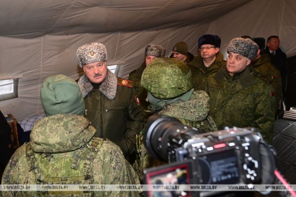 Рецепт мира от Лукашенко, стройка без "говорильни", экспорт, дела военные и обет на Рождество. Подробности недели Президента