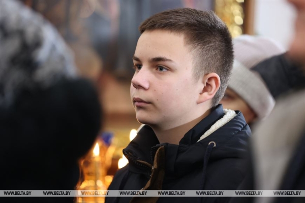 ФОТОФАКТ: От Сочельника - к Рождеству. Праздничные богослужения начались в православных храмах ФОТОФАКТ: От Сочельника - к Рождеству. Праздничные богослужения начались в православных храмах