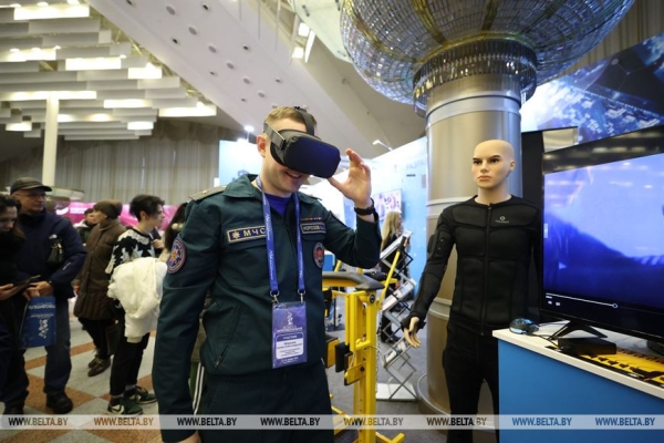 ФОТОФАКТ: Второй день работы выставки "Беларусь интеллектуальная"