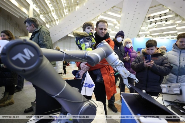 ФОТОФАКТ: Второй день работы выставки "Беларусь интеллектуальная"