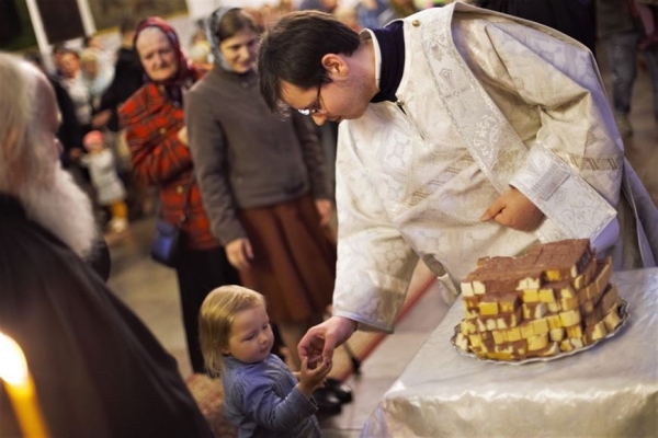 "Испытывая радость, люди делятся ею с другими". Молодой священник о Рождестве, служении и церкви