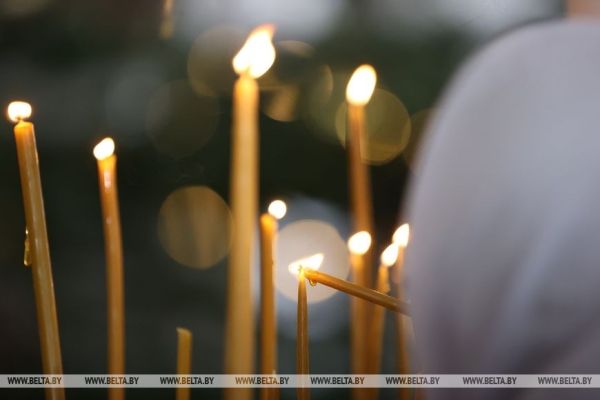 ФОТОФАКТ: От Сочельника - к Рождеству. Праздничные богослужения начались в православных храмах ФОТОФАКТ: От Сочельника - к Рождеству. Праздничные богослужения начались в православных храмах