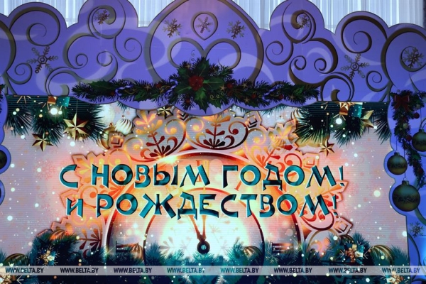 Сказочное шоу и подарок от Президента. Как проходят новогодние утренники во Дворце Независимости