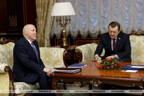 "Экономические, научные, гуманитарные". Лукашенко предложил увеличить финансирование программ Союзного государства "Экономические, научные, гуманитарные". Лукашенко предложил увеличить финансирование программ Союзного государства