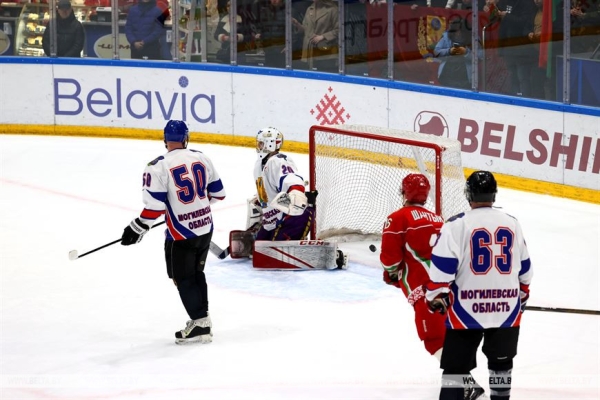 Хоккейная команда Президента Беларуси одержала третью победу в играх любительского турнира Хоккейная команда Президента Беларуси одержала третью победу в играх любительского турнира