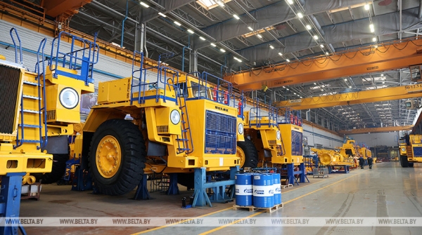 "БЕЛАЗ должен был умереть, а он ставит рекорды". Боглаев о том, что Беларуси дали западные санкции