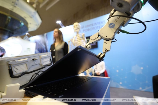 ФОТОФАКТ: Второй день работы выставки "Беларусь интеллектуальная"