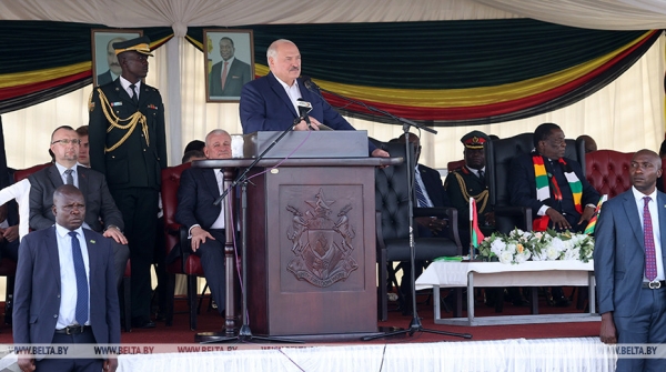 Лукашенко поблагодарил Запад за санкции Лукашенко поблагодарил Запад за санкции