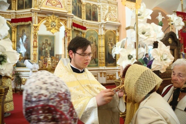 "Испытывая радость, люди делятся ею с другими". Молодой священник о Рождестве, служении и церкви