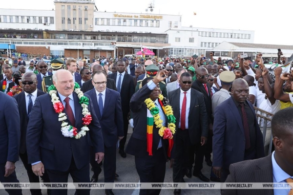 Лукашенко прибыл с государственным визитом в Зимбабве Лукашенко прибыл с государственным визитом в Зимбабве