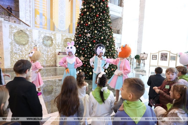 Волшебная "Академия времени": новогоднее представление для детей прошло во Дворце Независимости Волшебная "Академия времени": новогоднее представление для детей прошло во Дворце Независимости