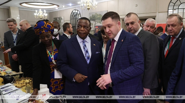 Трансконтинентальный мост, инвестиции и белорусское мороженое в Африке. Подробности бизнес-форума в Хараре Трансконтинентальный мост, инвестиции и белорусское мороженое в Африке. Подробности бизнес-форума в Хараре