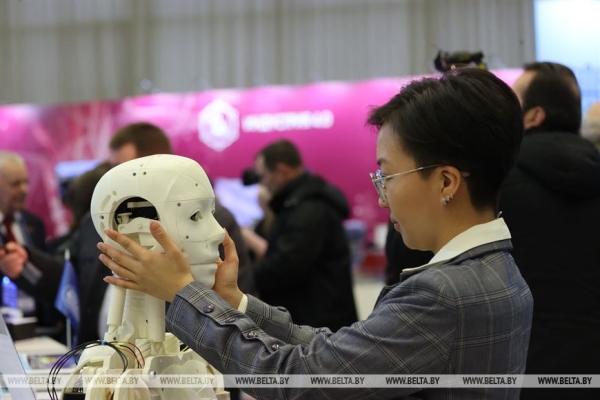 Электрокары, ноутбуки, лекарства от рака. Чем удивила "Беларусь интеллектуальная"