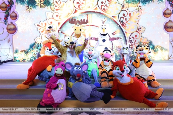 Волшебная "Академия времени": новогоднее представление для детей прошло во Дворце Независимости Волшебная "Академия времени": новогоднее представление для детей прошло во Дворце Независимости