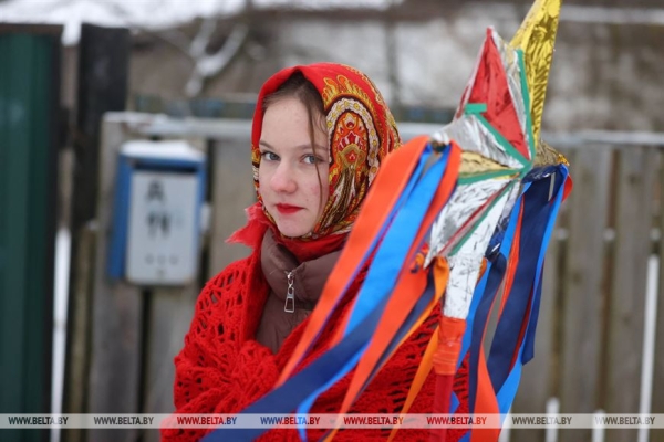 Песни, гадания и оберег от одиночества: старинный колядный обряд возродили в Могилевском районе Песни, гадания и оберег от одиночества: старинный колядный обряд возродили в Могилевском районе