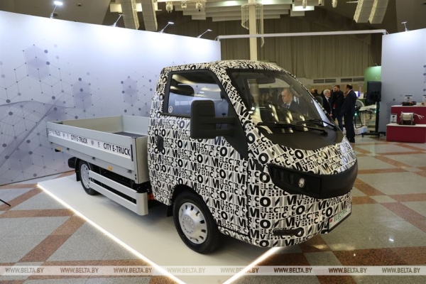 Электрокары, ноутбуки, лекарства от рака. Чем удивила "Беларусь интеллектуальная"