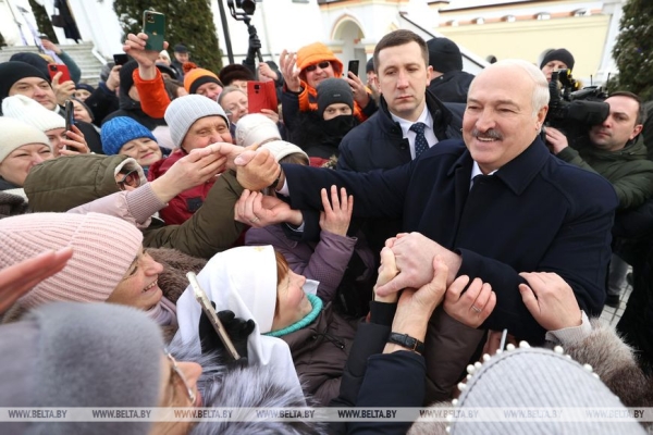 Рецепт мира от Лукашенко, стройка без "говорильни", экспорт, дела военные и обет на Рождество. Подробности недели Президента