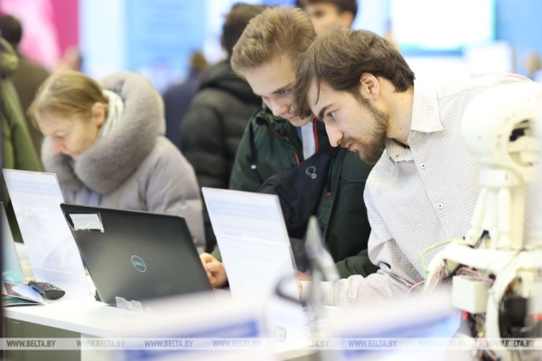 Гусаков о выставке "Беларусь интеллектуальная": общество должно знать, чем живет наука и каковы результаты Гусаков о выставке "Беларусь интеллектуальная": общество должно знать, чем живет наука и каковы результаты