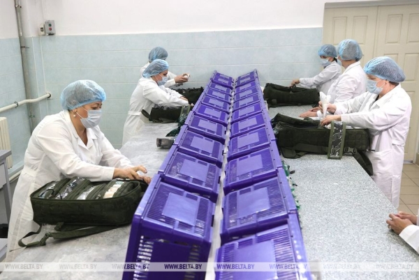 Лучше натовских! В Беларуси начали комплектовать групповые аптечки для военнослужащих Лучше натовских! В Беларуси начали комплектовать групповые аптечки для военнослужащих