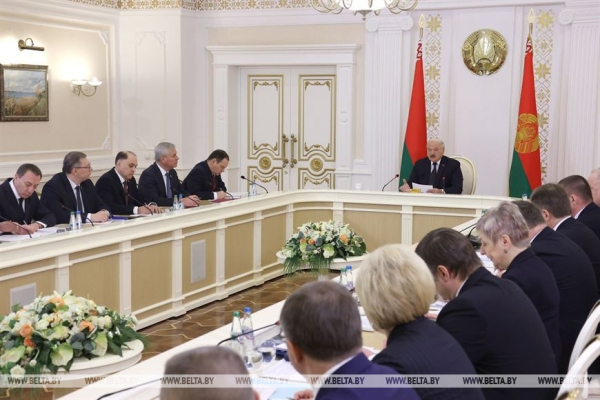 Раскаянные грехи, кредитные плюшки, момент для науки и экзамен у Лукашенко по ценообразованию. Подробности насыщенной недели Президента