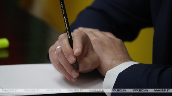 Когда должностное лицо может оставить подарок себе и кто еще подпадает под антикоррупционные требования