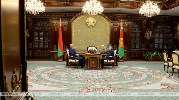 Лукашенко провел встречу с председателем Верховного Суда Сукало Лукашенко провел встречу с председателем Верховного Суда Сукало