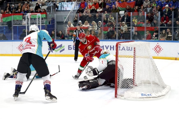 Хоккейная команда Президента Беларуси одержала четвертую победу в матчах любительского турнира Хоккейная команда Президента Беларуси одержала четвертую победу в матчах любительского турнира