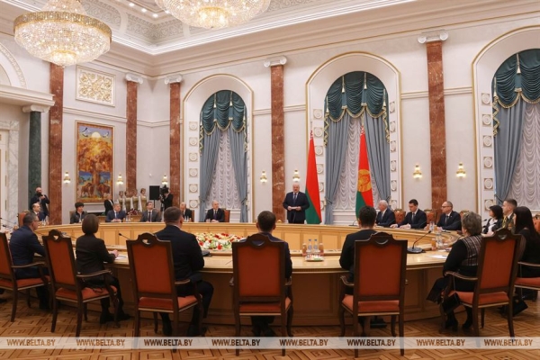 Раскаянные грехи, кредитные плюшки, момент для науки и экзамен у Лукашенко по ценообразованию. Подробности насыщенной недели Президента