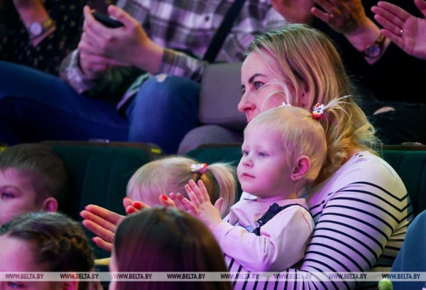 Дрессировщик попугаев: самая сильная цирковая школа - в Беларуси и России Дрессировщик попугаев: самая сильная цирковая школа - в Беларуси и России