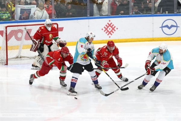 Хоккейная команда Президента Беларуси одержала четвертую победу в матчах любительского турнира Хоккейная команда Президента Беларуси одержала четвертую победу в матчах любительского турнира