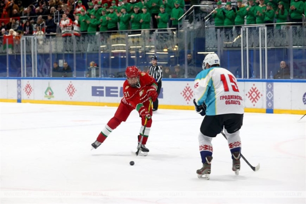 Хоккейная команда Президента Беларуси одержала четвертую победу в матчах любительского турнира Хоккейная команда Президента Беларуси одержала четвертую победу в матчах любительского турнира