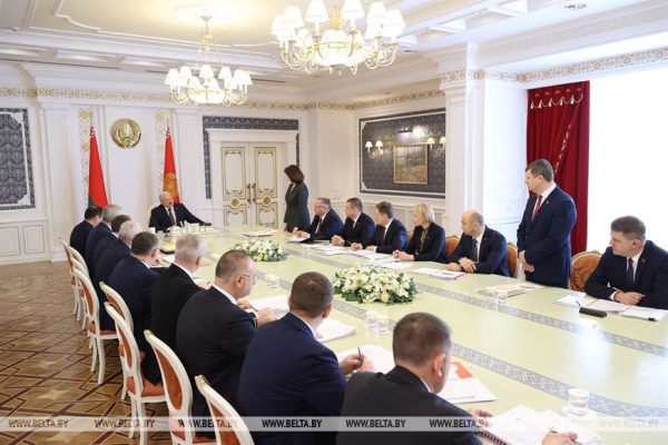 Работа над ошибками. Лукашенко раскритиковал членов правительства за плохую проработку ряда важных решений Работа над ошибками. Лукашенко раскритиковал членов правительства за плохую проработку ряда важных решений