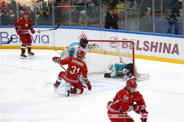 Хоккейная команда Президента Беларуси одержала четвертую победу в матчах любительского турнира Хоккейная команда Президента Беларуси одержала четвертую победу в матчах любительского турнира